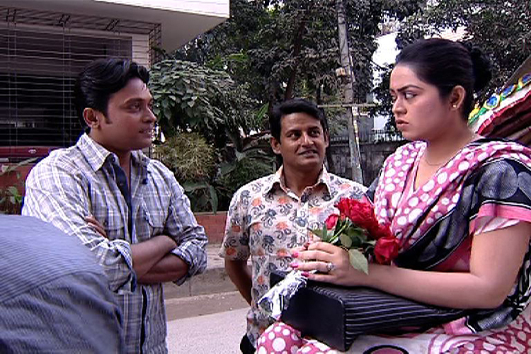 ২০০ পর্বে ‘নির্বিকার মানুষ’ - image