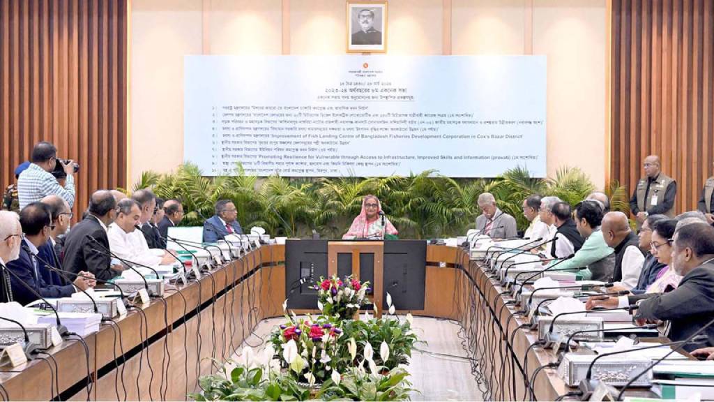 চ্যালেঞ্জ মোকাবিলায় তৎপর হওয়ার নির্দেশ প্রধানমন্ত্রীর - image