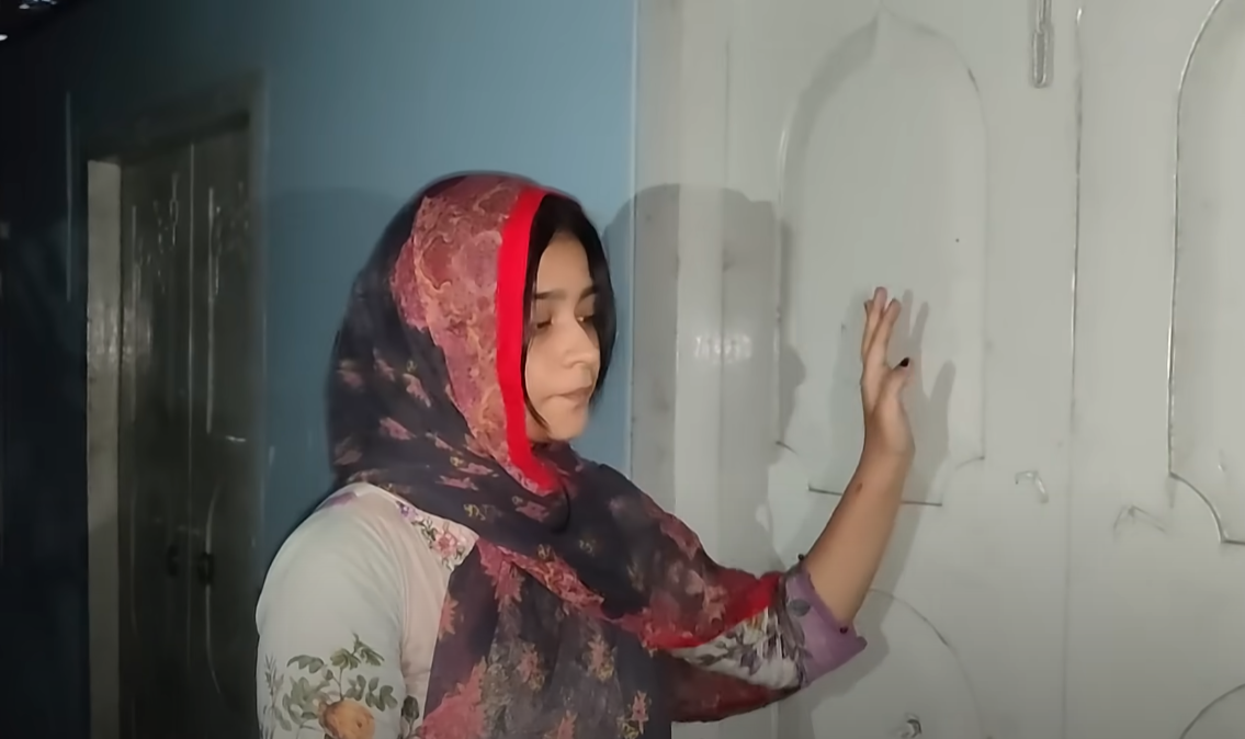 শিক্ষকের সাথে ঘনিষ্ঠ হয়ে যে সর্বনাশ হলো ছাত্রীর! - image