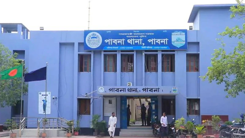 পরকীয়া প্রেমিককে একান্তে ডাকলেন প্রবাসীর স্ত্রী, অতঃপর যা ঘটল - image